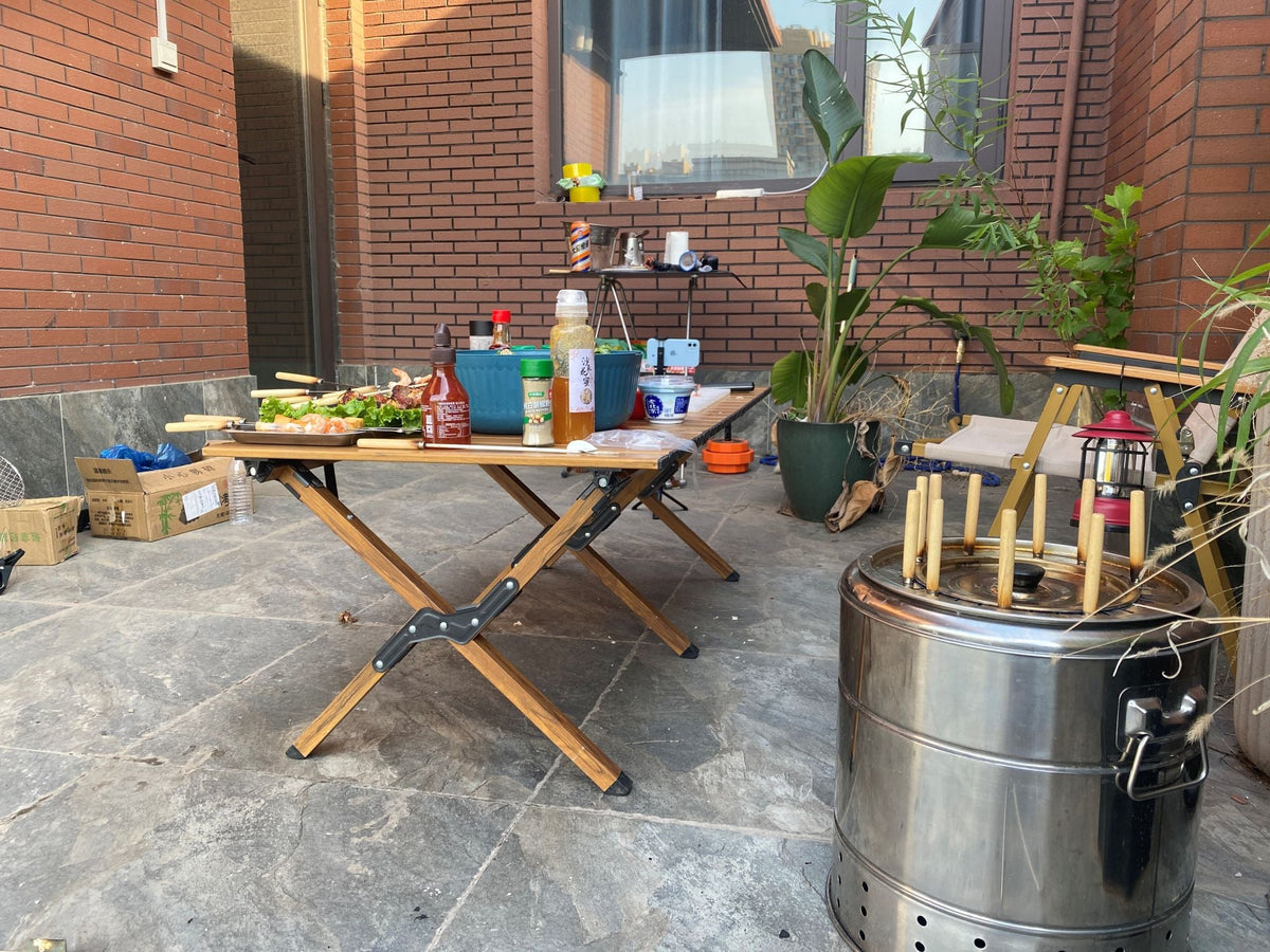 Grilling on a balcony with yanflamma grill