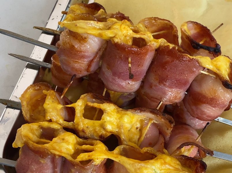 well cooked pig shots on skewers by YANGLFAMMA Smokeless Grill