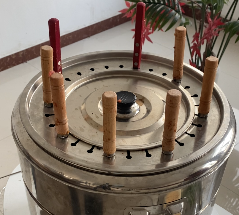 cooking skewers with yanflamma grill